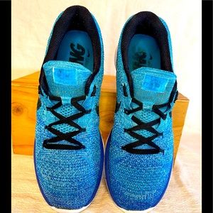 Nike womens flyknit Lunar 3 size 9 blue/black/white running shoes
